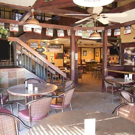 Canadas Best Value Inn Whitecourt Bagian luar foto