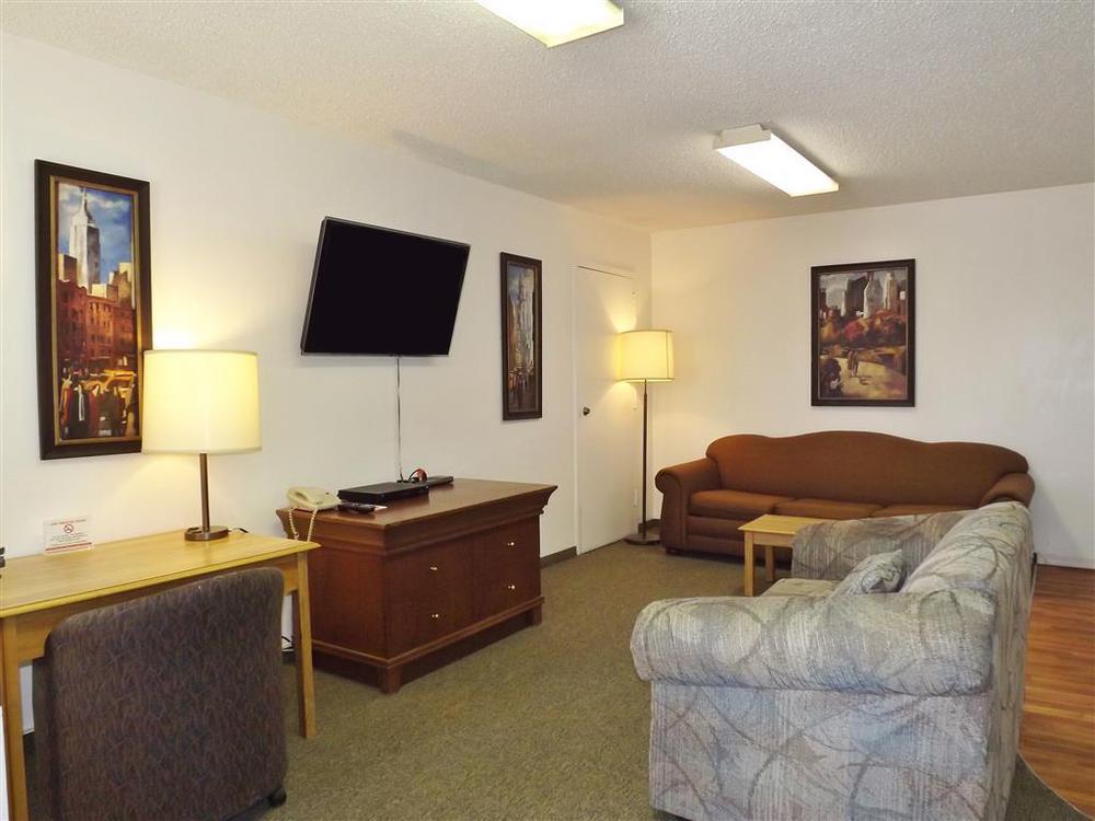 Canadas Best Value Inn Whitecourt Ruang foto