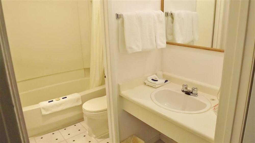 Canadas Best Value Inn Whitecourt Ruang foto