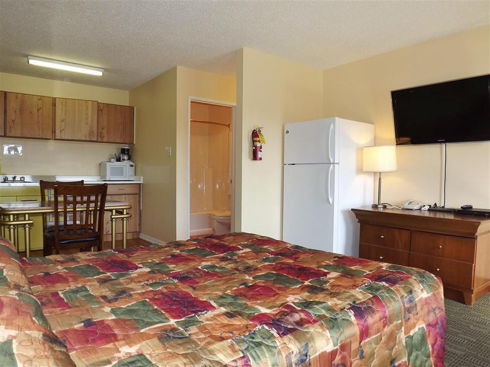 Canadas Best Value Inn Whitecourt Ruang foto