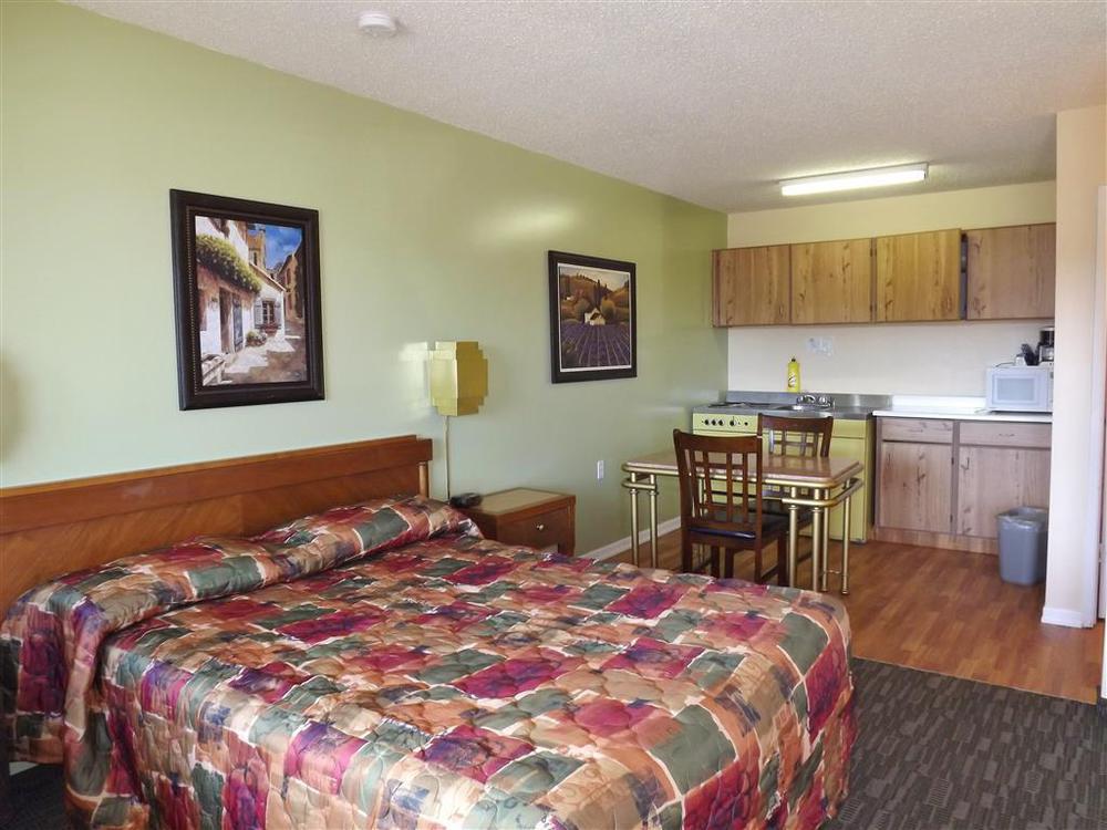 Canadas Best Value Inn Whitecourt Ruang foto