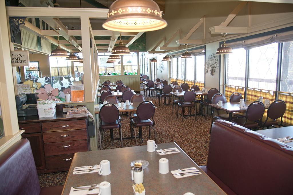 Canadas Best Value Inn Whitecourt Bagian luar foto
