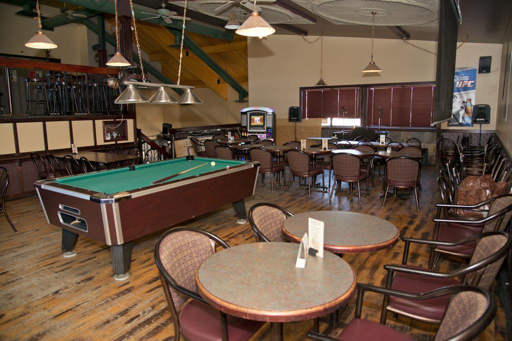 Canadas Best Value Inn Whitecourt Bagian luar foto