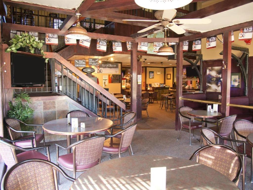 Canadas Best Value Inn Whitecourt Bagian luar foto