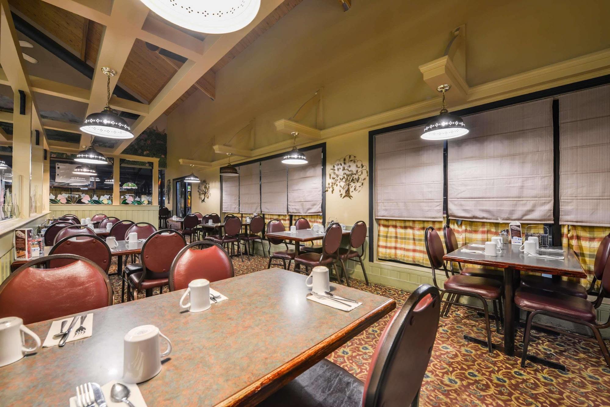 Canadas Best Value Inn Whitecourt Bagian luar foto