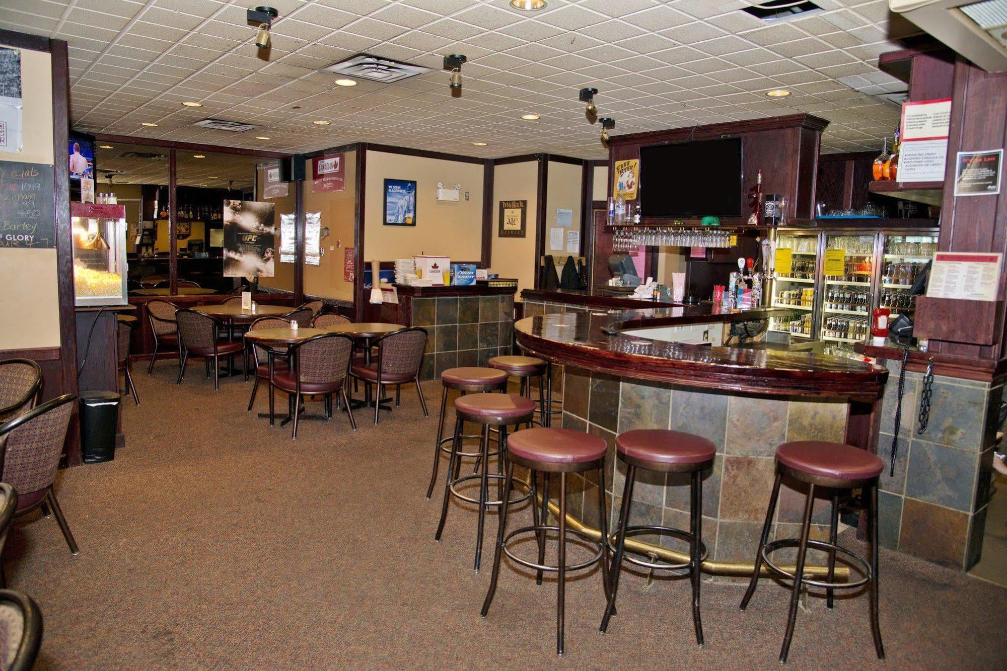 Canadas Best Value Inn Whitecourt Bagian luar foto