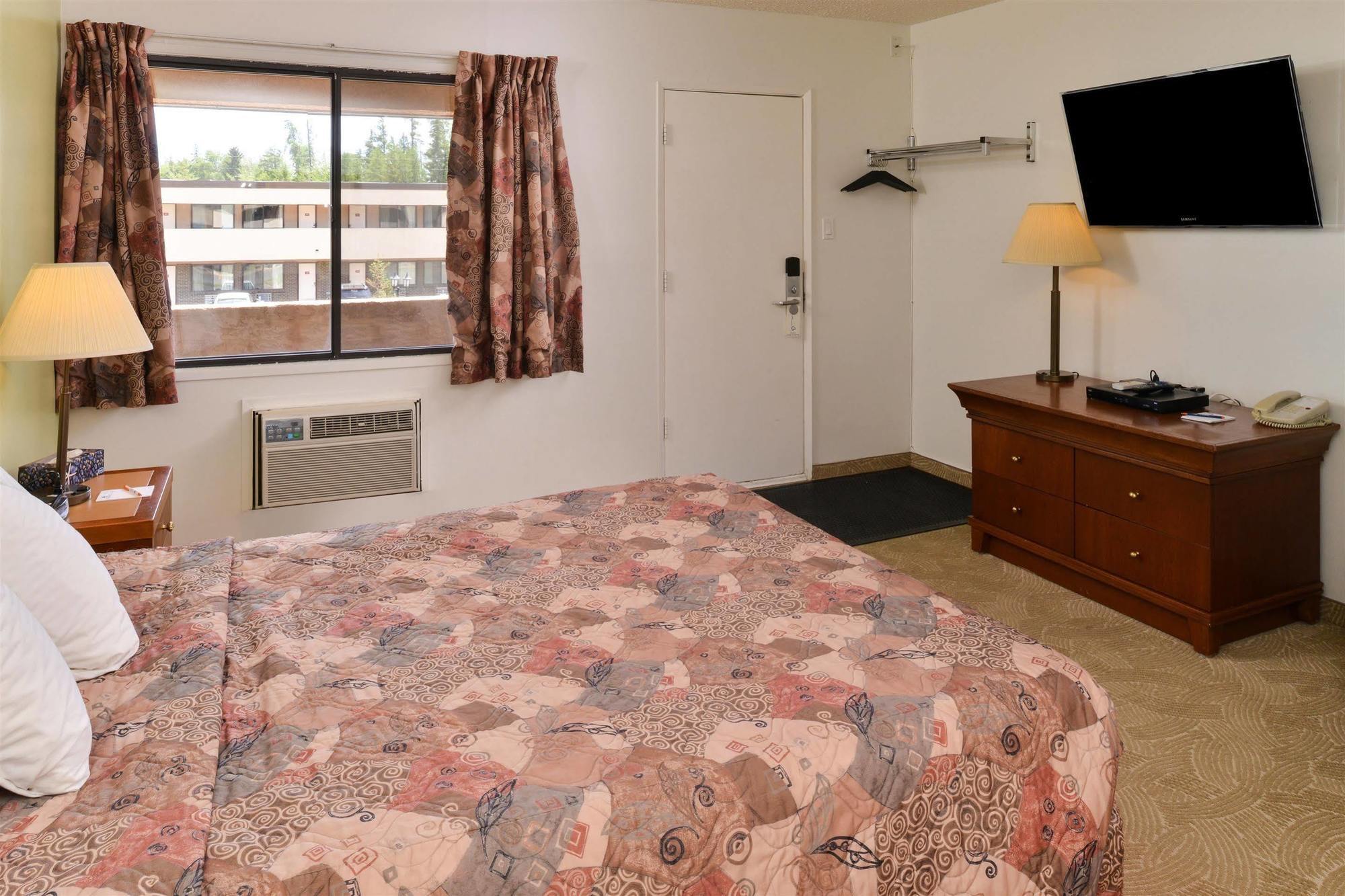 Canadas Best Value Inn Whitecourt Bagian luar foto
