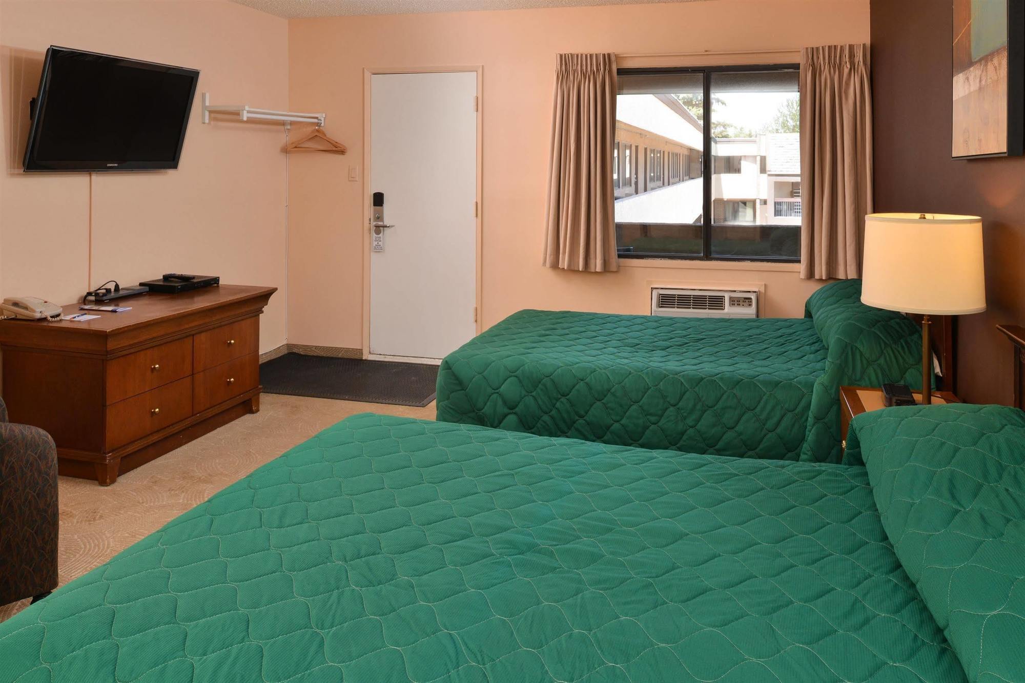 Canadas Best Value Inn Whitecourt Bagian luar foto