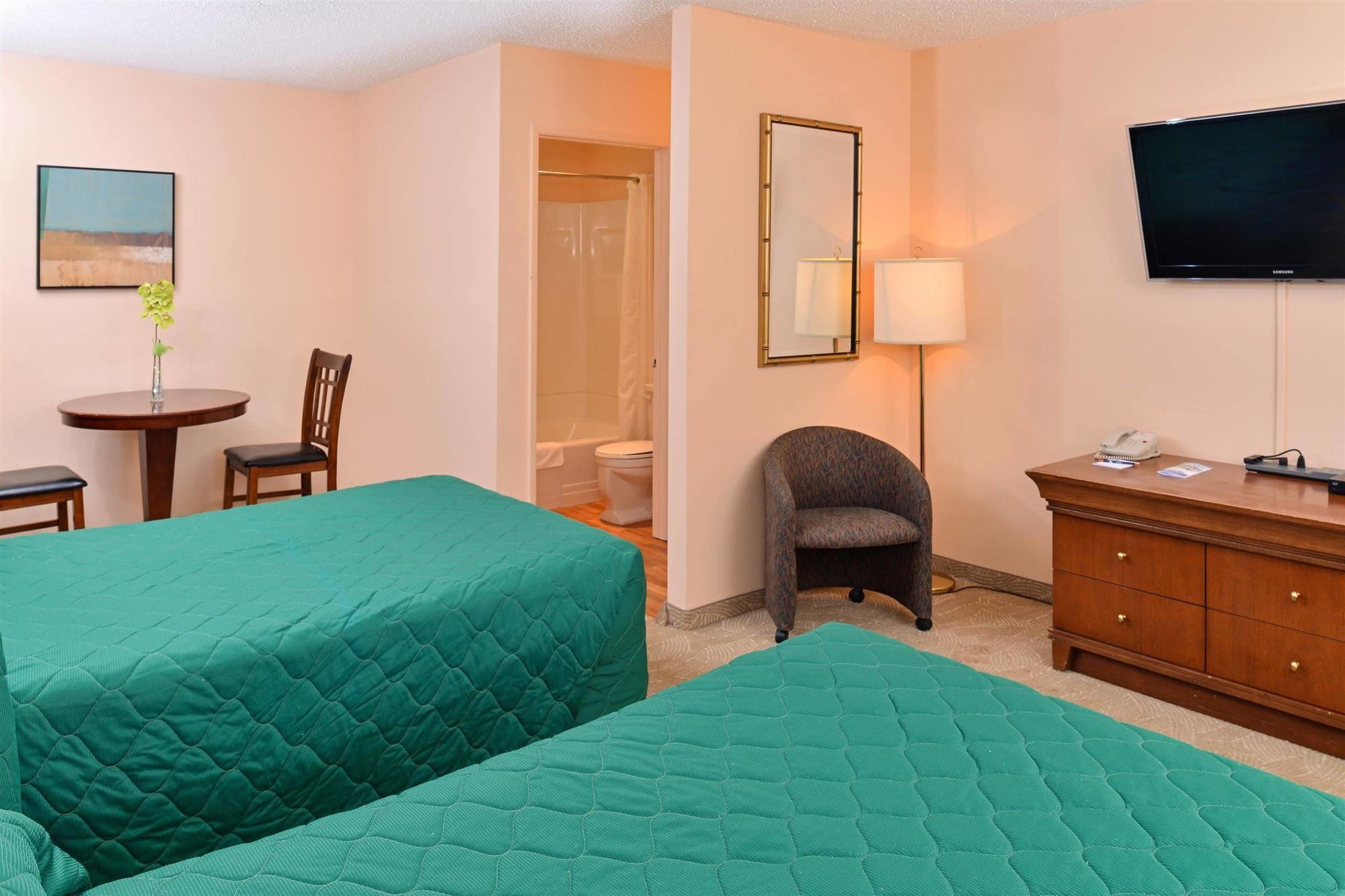Canadas Best Value Inn Whitecourt Bagian luar foto