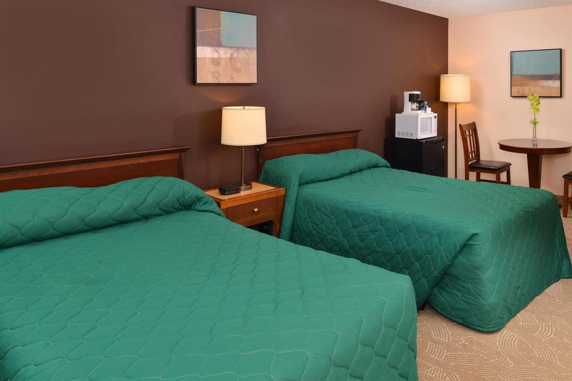 Canadas Best Value Inn Whitecourt Bagian luar foto