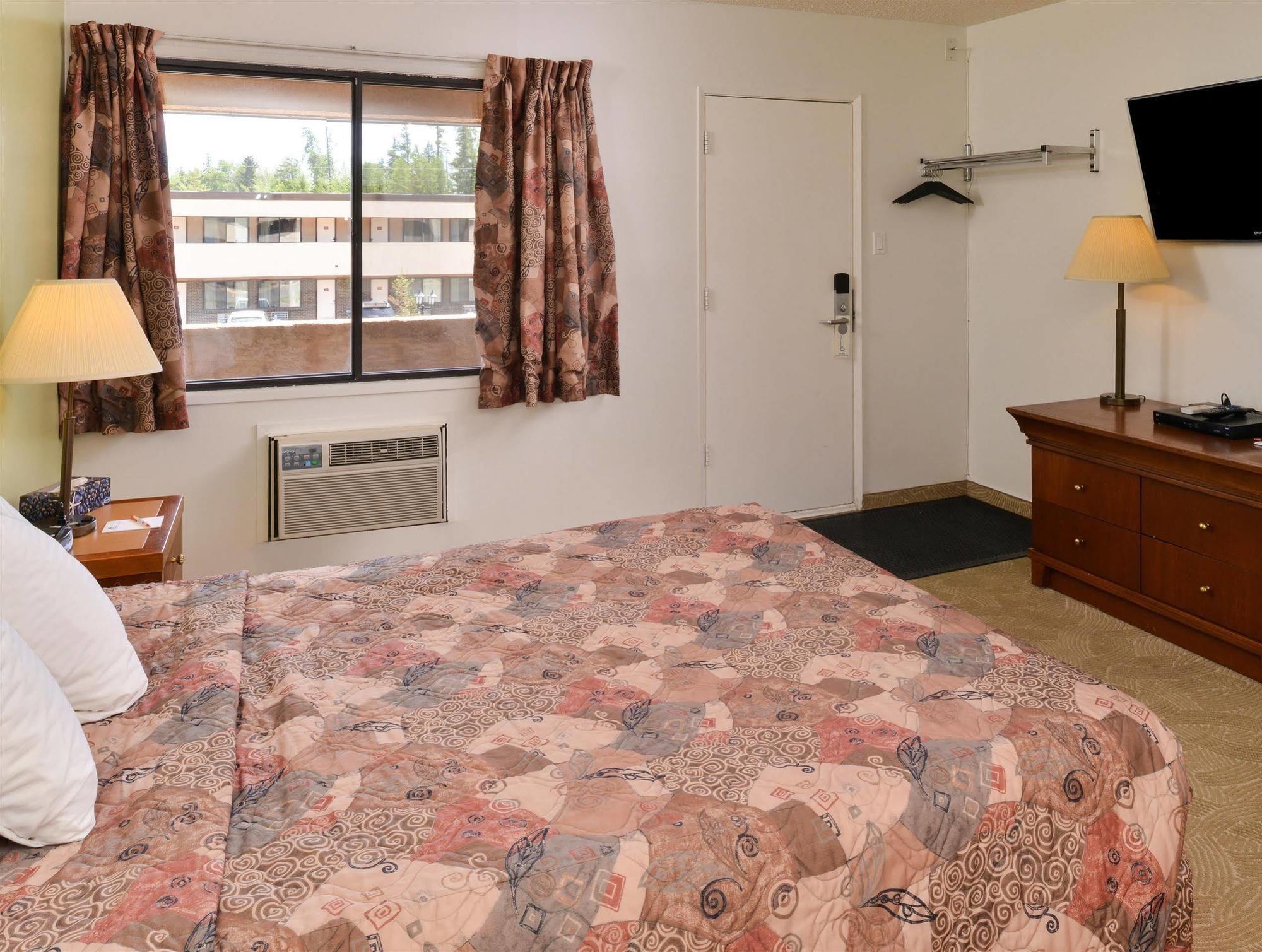 Canadas Best Value Inn Whitecourt Bagian luar foto