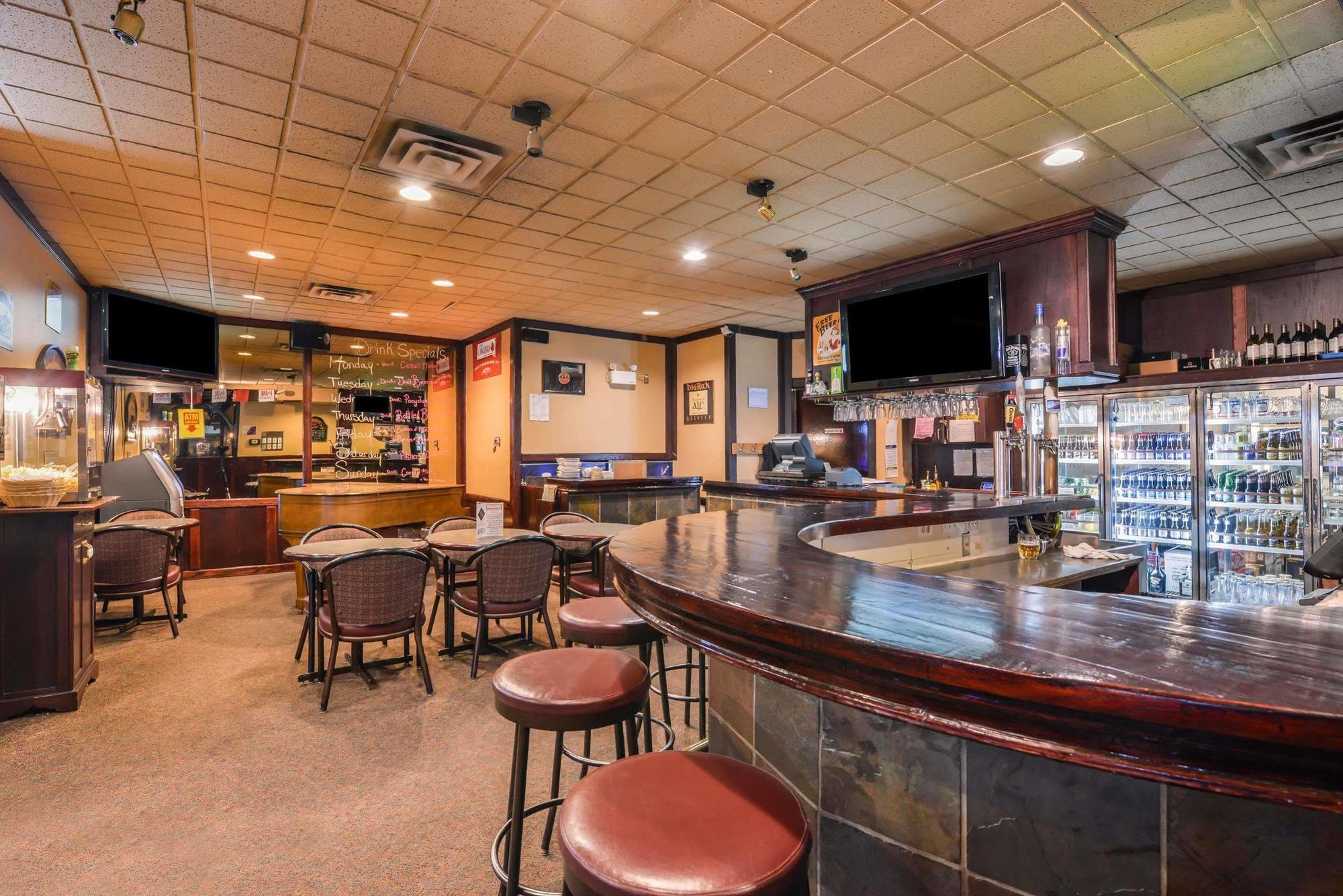 Canadas Best Value Inn Whitecourt Bagian luar foto