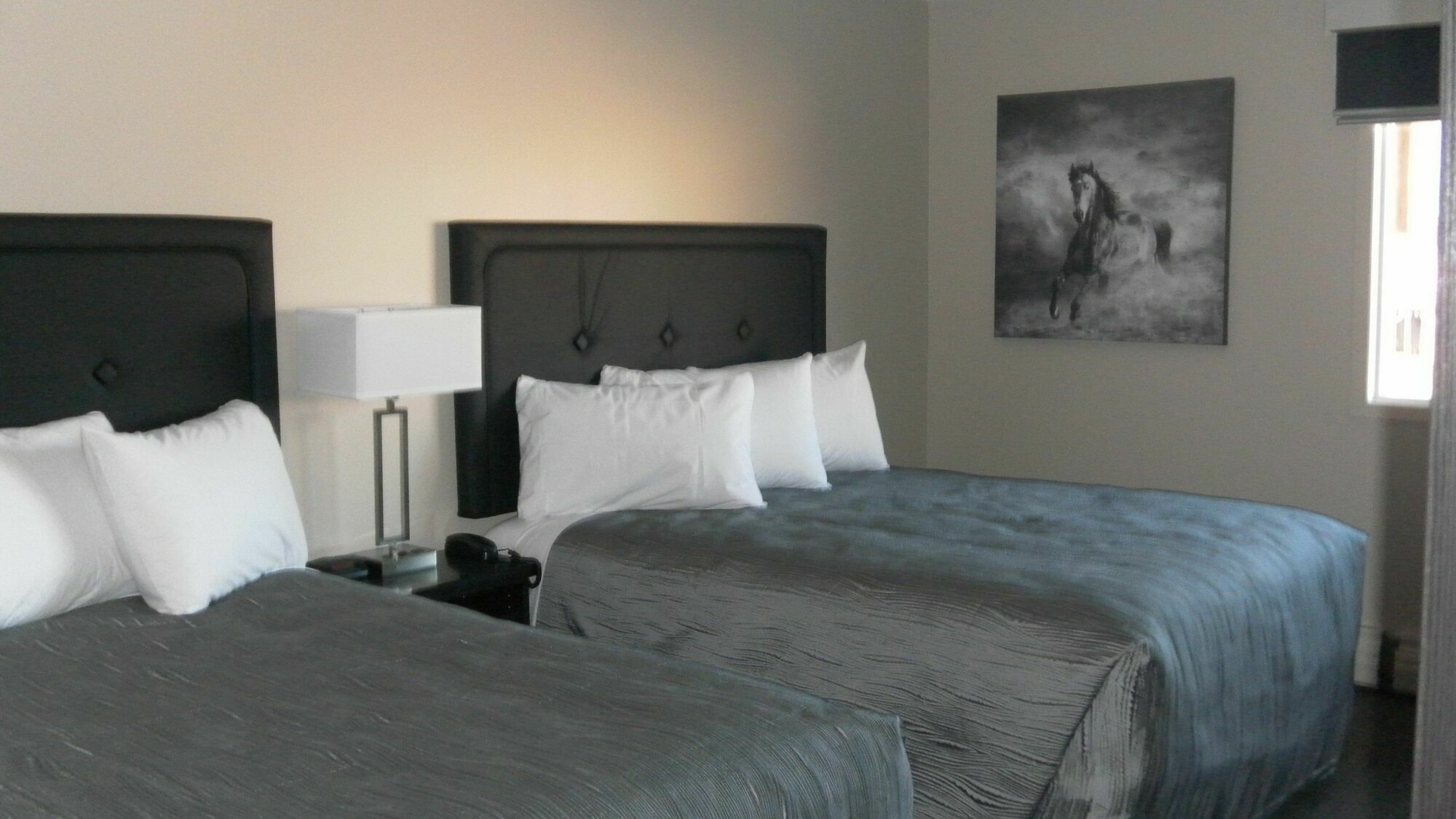 Canadas Best Value Inn Whitecourt Bagian luar foto