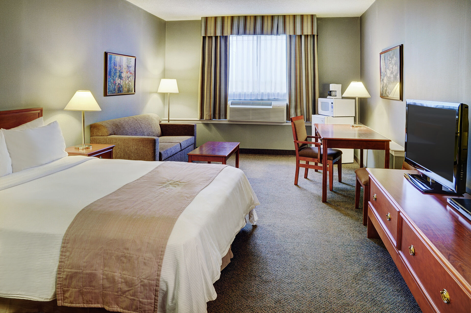 Canadas Best Value Inn Whitecourt Bagian luar foto